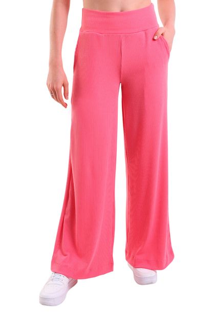 Calça Feminina Pantalona Canelado com Bolso Faca Preto