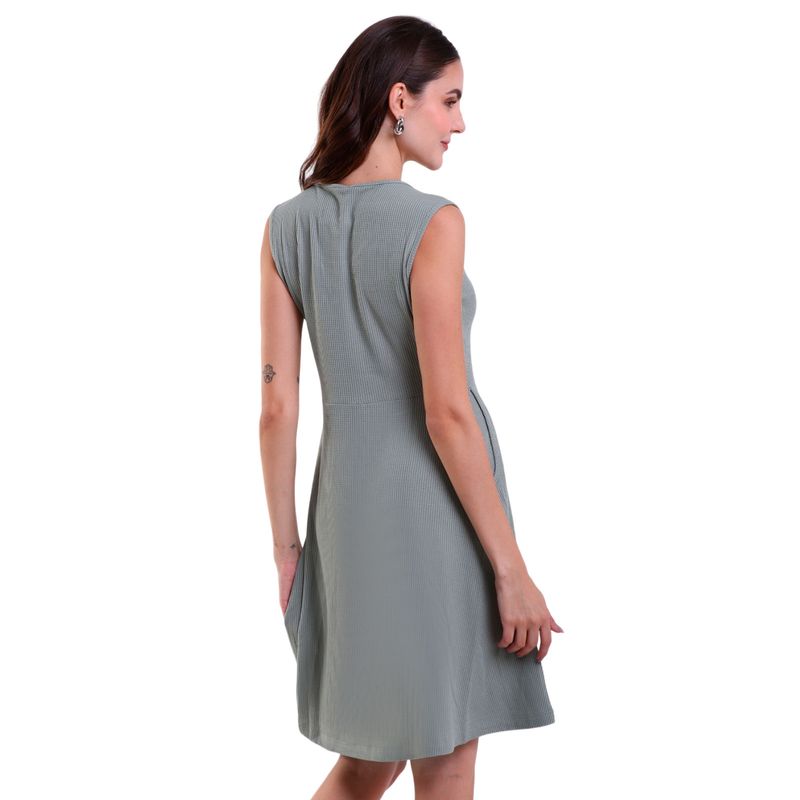 Vestido Curto Regata Texturizado com Bolso