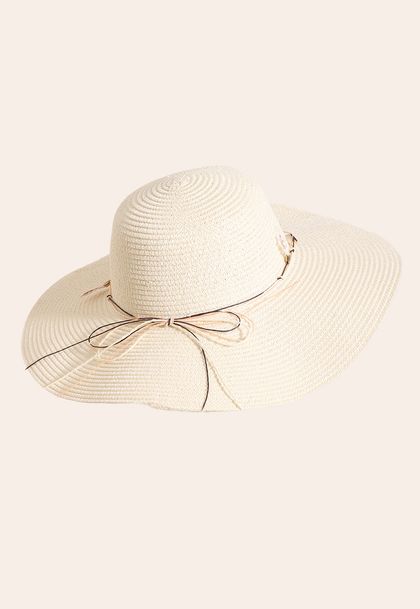 Chapéu de Palha Aba Larga com Detalhe Off White
