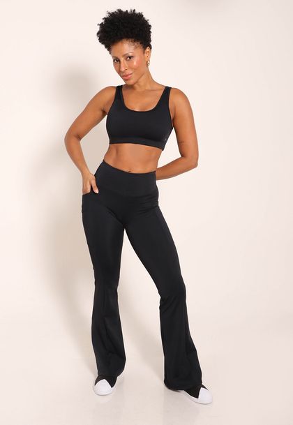 Calça Flare de Compressão Com Bolsos Laterias